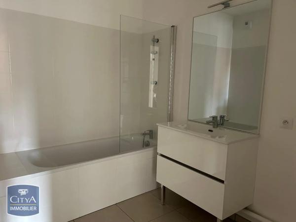 Appartement à louer 3 pièces 66.61m² Dole (39100)