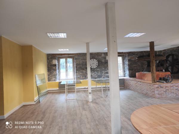 Bureaux de 160 m² à louer sur Pierre Buffière dans un cadre arboré