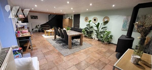 Ancienne ferme rénovée de 267 m² sur terrain arboré de 3043 m²