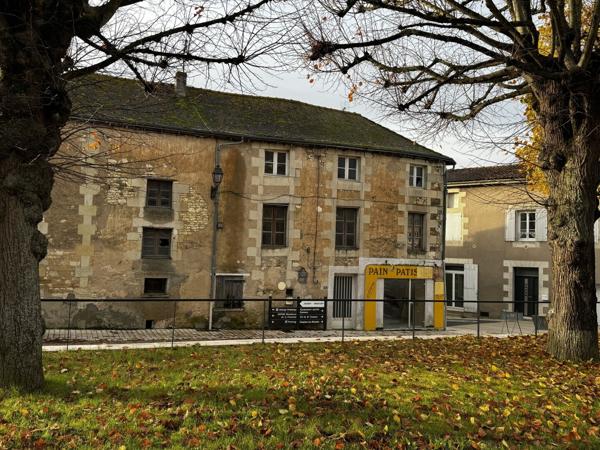 Immeuble à usage d'habitation et commercial