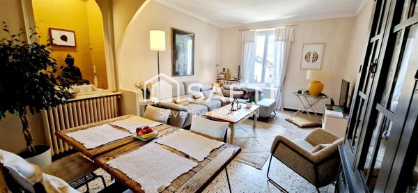 Dans maison, charmant appartement de 55 m² à Apt avec jardin, 2 garages et 1 cave – proche centre-ville