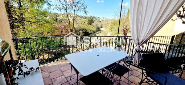 Dans maison, charmant appartement de 55 m² à Apt avec jardin, 2 garages et 1 cave – proche centre-ville