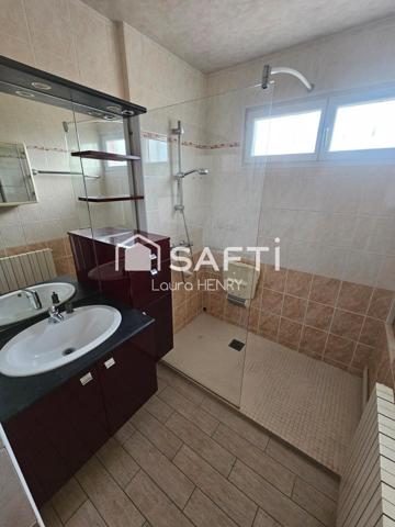 Située dans un quartier calme, maison de 3 chambres avec garage et jardin