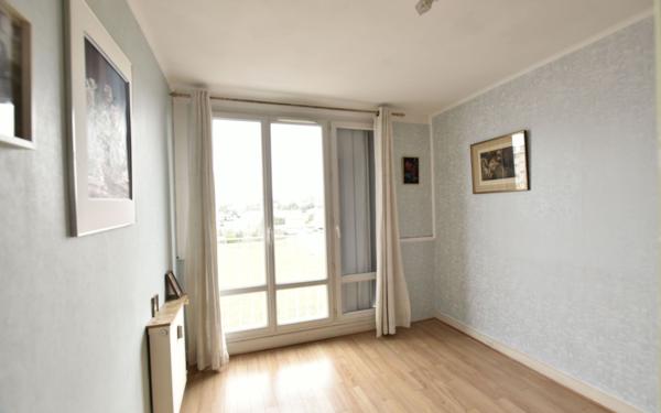 Appartement à vendre    4 pièces • 69,39 m2 Pierre-Bénite