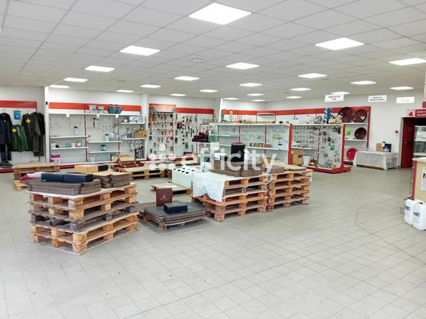 Local Commercial - 900 m²