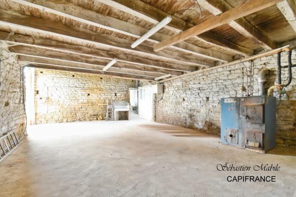 Ancien corps de ferme en pierre à vendre avec plusieurs bâtiments à Pleine-Fougères (35) en Bretagne en Baie du Mont Saint Michel