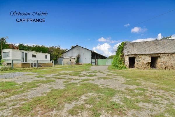 Ancien corps de ferme en pierre à vendre avec plusieurs bâtiments à Pleine-Fougères (35) en Bretagne en Baie du Mont Saint Michel
