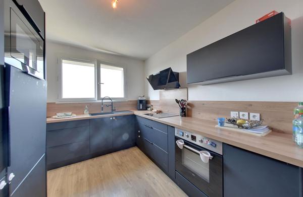 Superbe 4 pièces de 79 m² avec balcon, cuisine moderne et cave