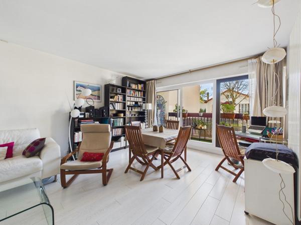 3 Pièces lumineux avec balcons et box