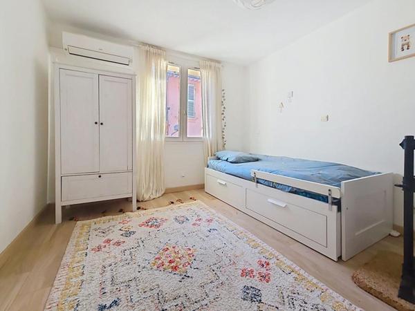 Maison de village - 130 m², au calme, vue sur les toits et le Coudon