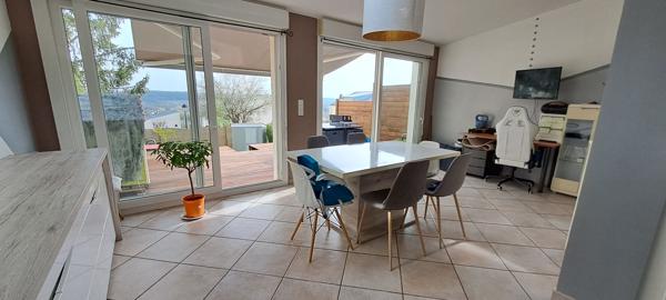Maison bénéficiant d'une terrasse avec une superbe vue à Etampes, 3 chambres, jardin et garage