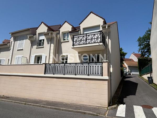Nestenn Igny  Appartement de 50m², 2 pièces avec balcon, cave et grande place de parking privative, secteur SABLONS avec un accès PMR, proche des commerces de Place de la Ferme, de ligne RER V et des bus, proche des axes routiers A6/N118/A86