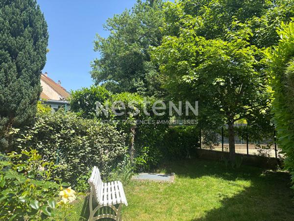 Nestenn Igny  Appartement de 50m², 2 pièces avec balcon, cave et grande place de parking privative, secteur SABLONS avec un accès PMR, proche des commerces de Place de la Ferme, de ligne RER V et des bus, proche des axes routiers A6/N118/A86