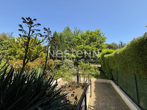 Nestenn Igny  Appartement de 50m², 2 pièces avec balcon, cave et grande place de parking privative, secteur SABLONS avec un accès PMR, proche des commerces de Place de la Ferme, de ligne RER V et des bus, proche des axes routiers A6/N118/A86