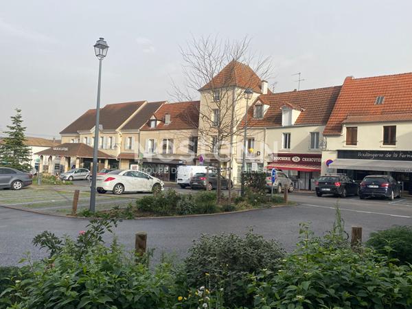 Nestenn Igny  Appartement de 50m², 2 pièces avec balcon, cave et grande place de parking privative, secteur SABLONS avec un accès PMR, proche des commerces de Place de la Ferme, de ligne RER V et des bus, proche des axes routiers A6/N118/A86