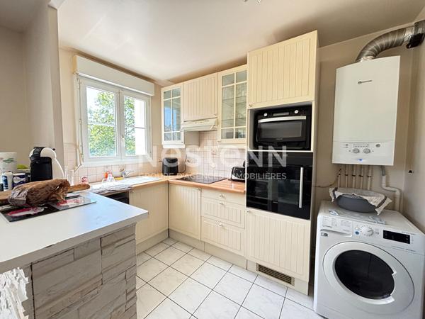 Nestenn Igny  Appartement de 50m², 2 pièces avec balcon, cave et grande place de parking privative, secteur SABLONS avec un accès PMR, proche des commerces de Place de la Ferme, de ligne RER V et des bus, proche des axes routiers A6/N118/A86