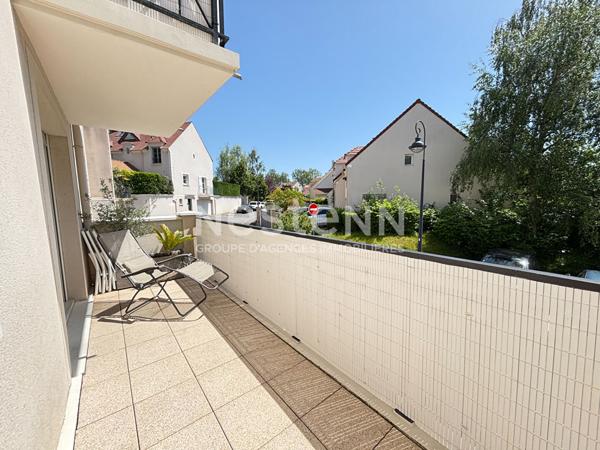 Nestenn Igny  Appartement de 50m², 2 pièces avec balcon, cave et grande place de parking privative, secteur SABLONS avec un accès PMR, proche des commerces de Place de la Ferme, de ligne RER V et des bus, proche des axes routiers A6/N118/A86