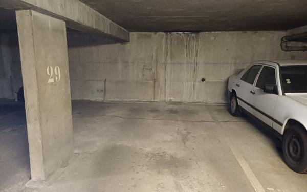 Stationnement à louer