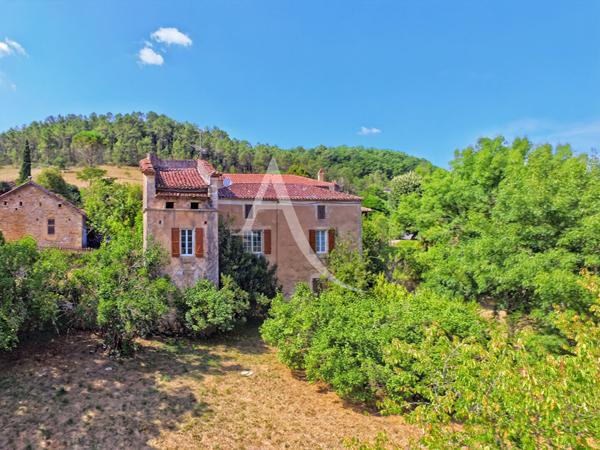 Maison et grange en pierre à rénover