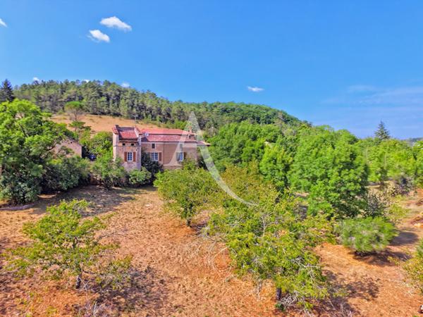 Maison et grange en pierre à rénover