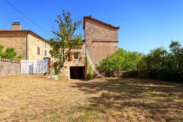 Maison et grange en pierre à rénover