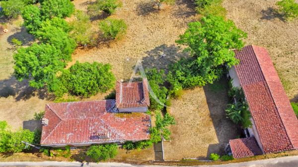 Maison et grange en pierre à rénover