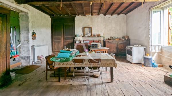 Maison et grange en pierre à rénover