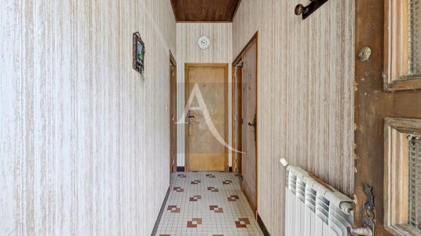 Maison et grange en pierre à rénover