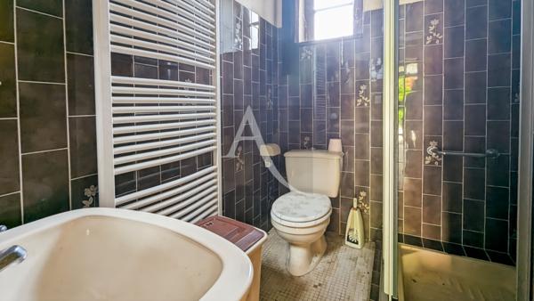 Maison et grange en pierre à rénover