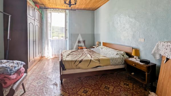 Maison et grange en pierre à rénover