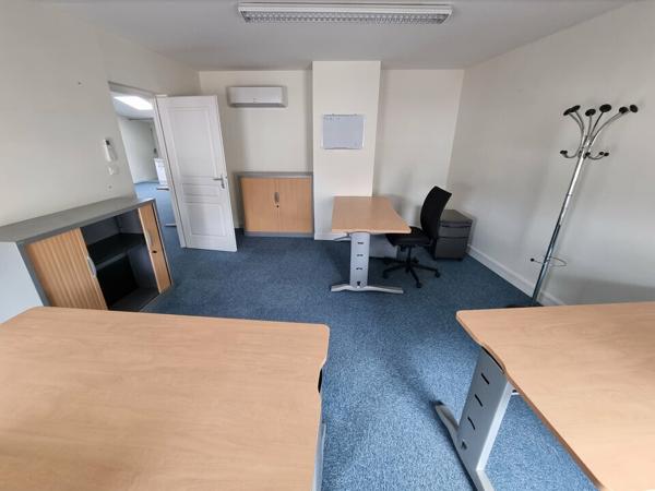 OPPORTUNITÉ RARE – BUREAUX TOUT ÉQUIPÉS PROCHE BD DE L'EUROPE