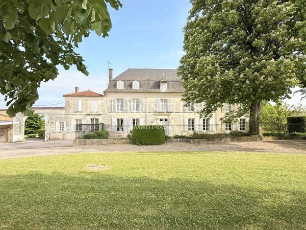Un domaine de caractère au potentiel de maison d’hôtes rare — Au cœur du pays du Cognac