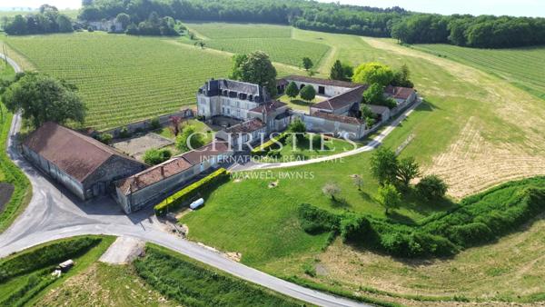 Un domaine de caractère au potentiel de maison d’hôtes rare — Au cœur du pays du Cognac