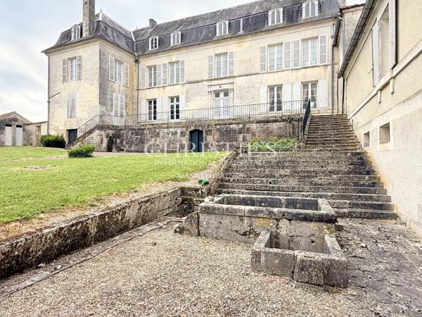 Un domaine de caractère au potentiel de maison d’hôtes rare — Au cœur du pays du Cognac