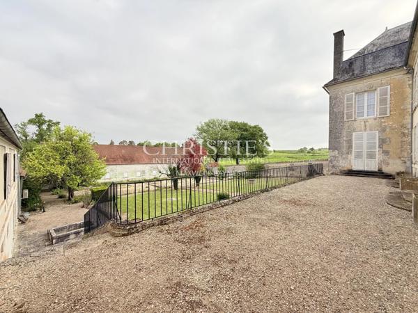Un domaine de caractère au potentiel de maison d’hôtes rare — Au cœur du pays du Cognac