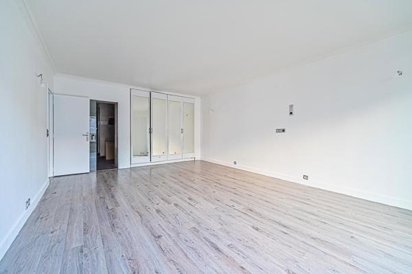 94160 - SAINT MANDE CENTRE - Bel appartement - Grand balcon - 2 Parkings