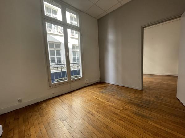 Bureaux à louer à Nantes centre avec parquets lumineux proches place Royale
