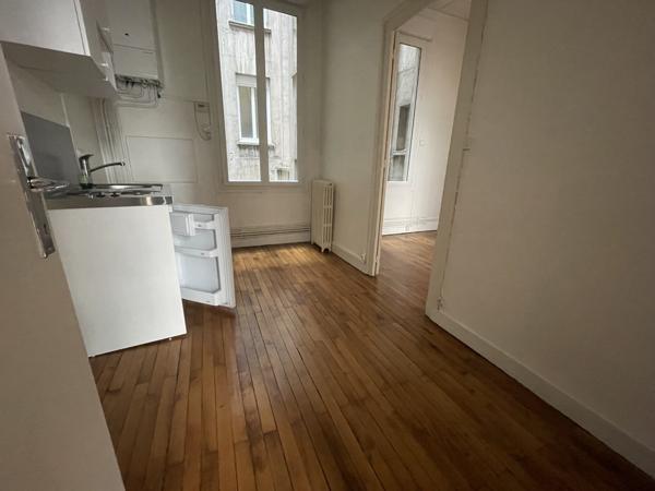 Bureaux à louer à Nantes centre avec parquets lumineux proches place Royale