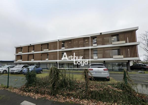 Bureaux à louer à Toulouse dans zone industrielle avec parking et visibilité