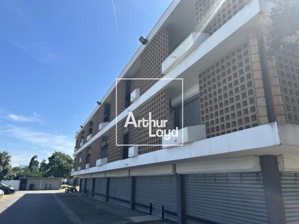 Bureaux à louer à Toulouse dans zone industrielle avec parking et visibilité
