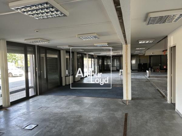 Bureaux à louer à Toulouse dans zone industrielle avec parking et visibilité