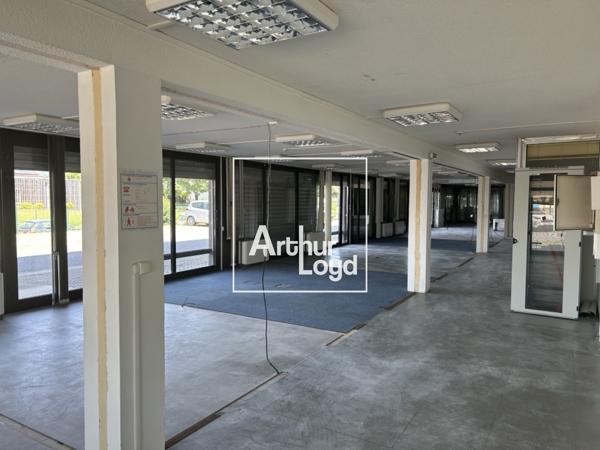 Bureaux à louer à Toulouse dans zone industrielle avec parking et visibilité