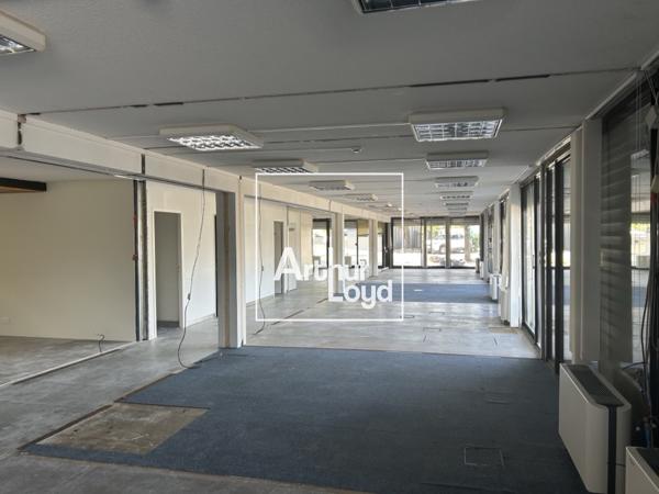 Bureaux à louer à Toulouse dans zone industrielle avec parking et visibilité