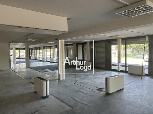 Bureaux à louer à Toulouse dans zone industrielle avec parking et visibilité