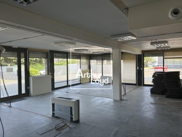 Bureaux à louer à Toulouse dans zone industrielle avec parking et visibilité