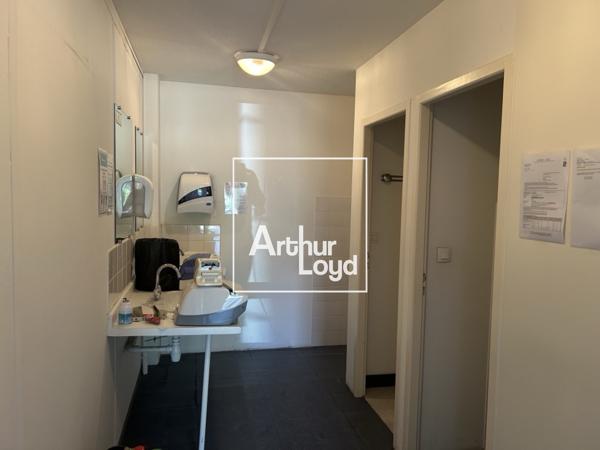 Bureaux à louer à Toulouse dans zone industrielle avec parking et visibilité