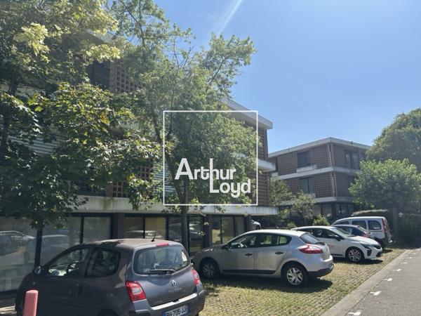 Bureaux à louer à Toulouse dans zone industrielle avec parking et visibilité