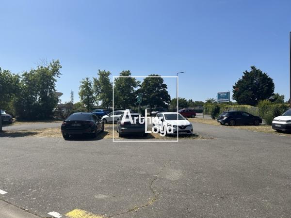 Bureaux à louer à Toulouse dans zone industrielle avec parking et visibilité