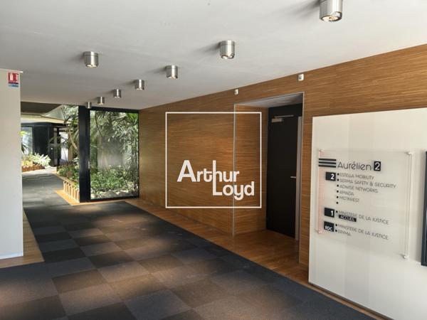 Bureaux à louer à Toulouse dans zone industrielle avec parking et visibilité