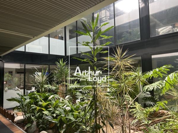 Bureaux à louer à Toulouse dans zone industrielle avec parking et visibilité